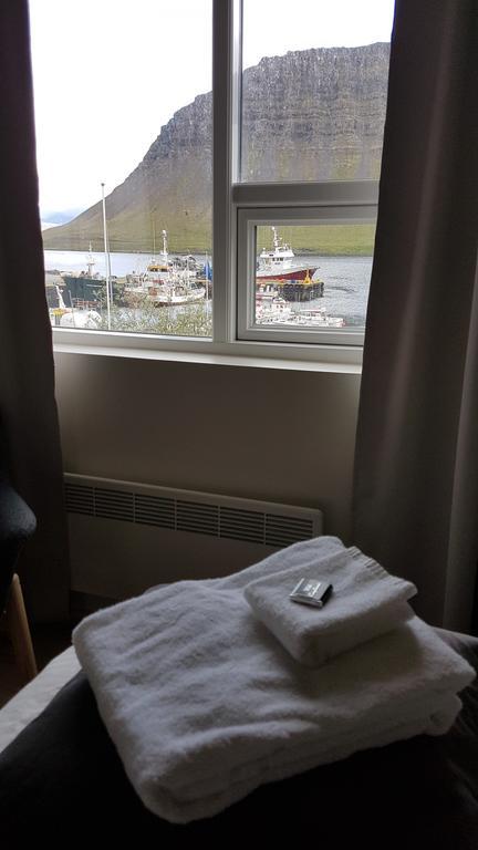 Harbour Inn - Guesthouse Bíldudalur Exteriör bild